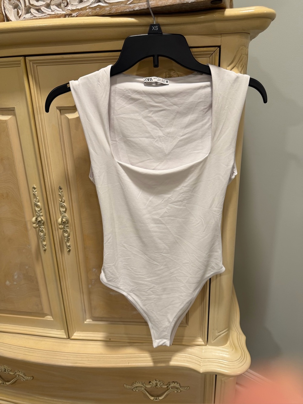 ZARA White Scoop Neck Sleeveless Bodysuit